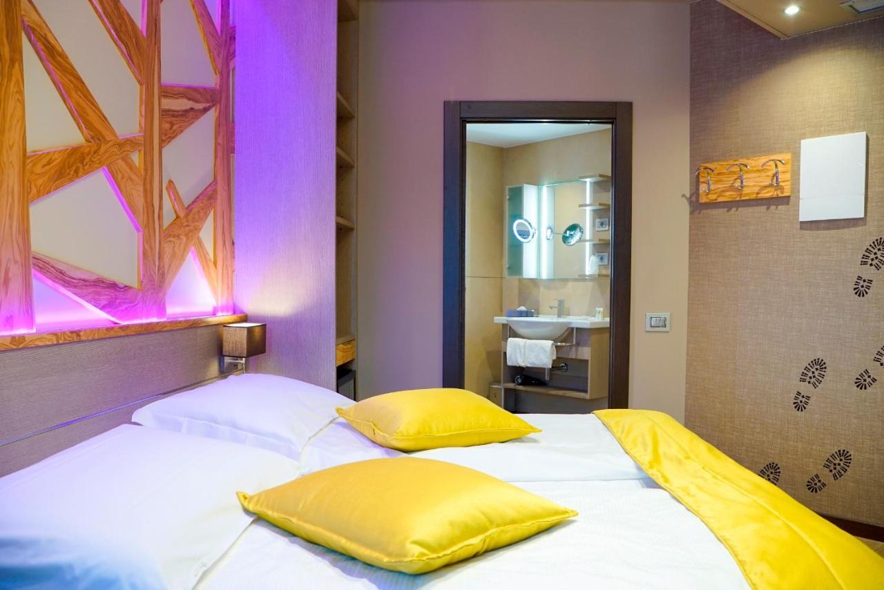 Aktivhotel Santalucia Torbole Sul Garda Exterior foto
